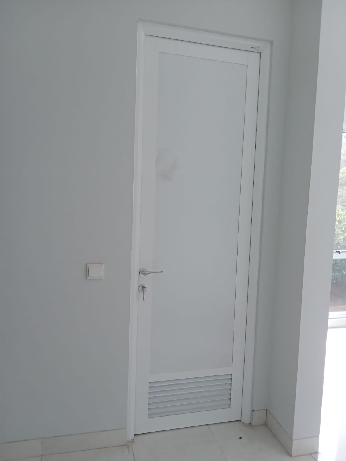 Max 1-C 800 x 2400 Putih