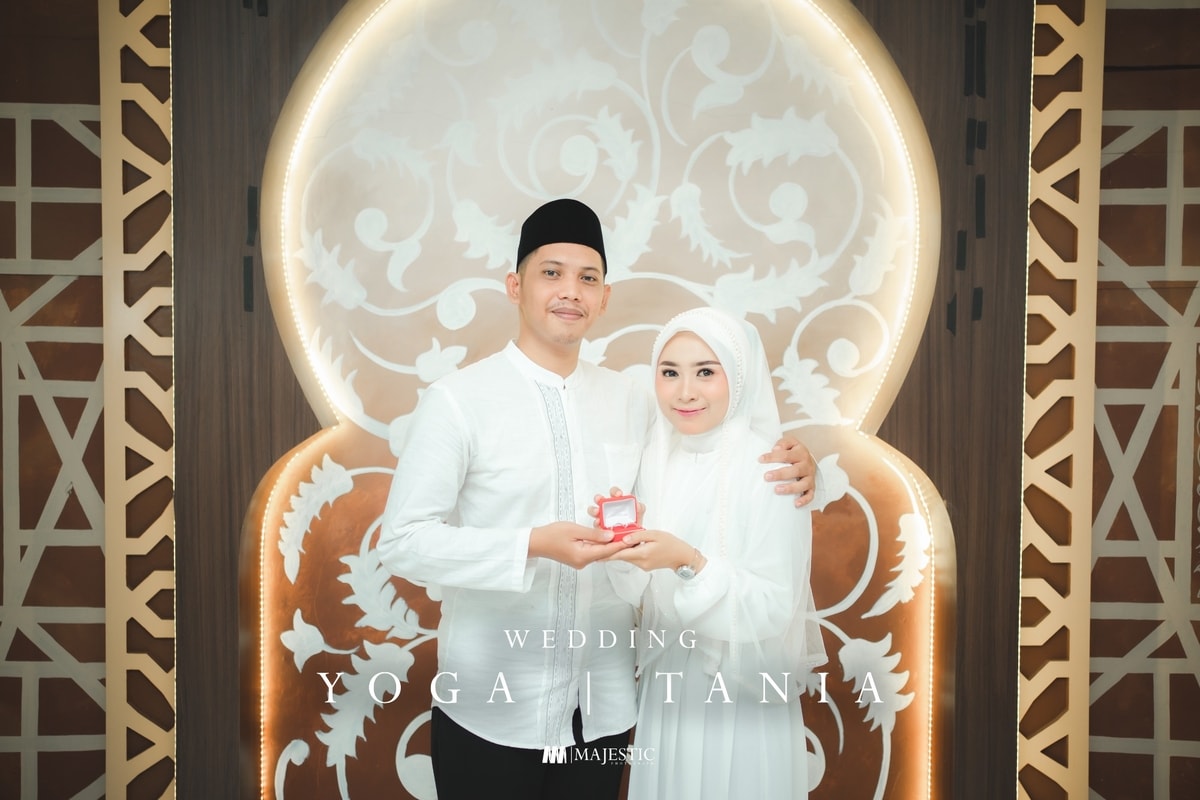 Wedding Yoga & Tania