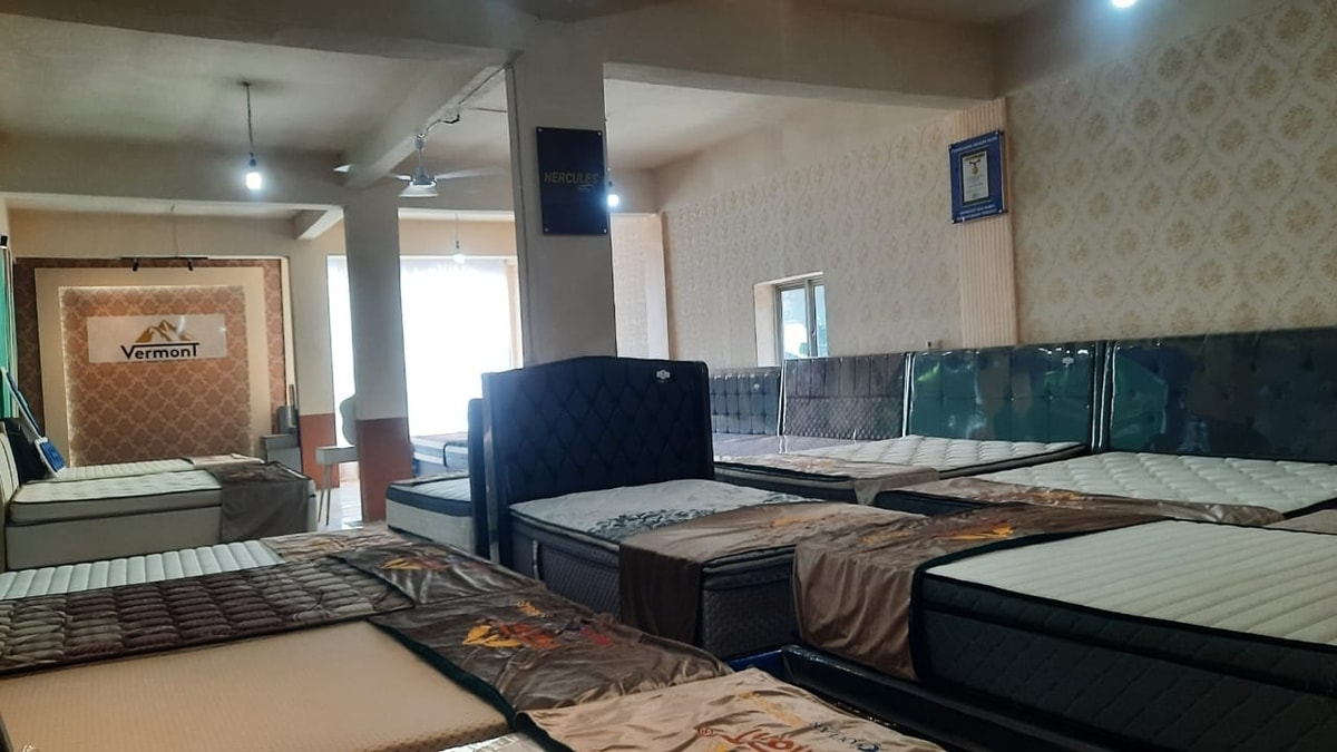 menjual springbed dari brand ternama seperti springbed Ocean, springbed Helux, Kasur Kesehatan Hercules dan Springbed Vermont