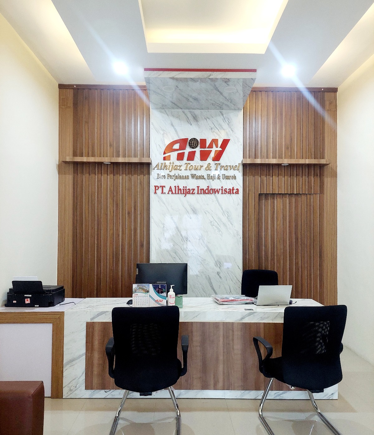 "Travel Umroh Resmi Surabaya: Alhijaz Indowisata dengan Kantor Cabang Lengkap di Jawa Timur"