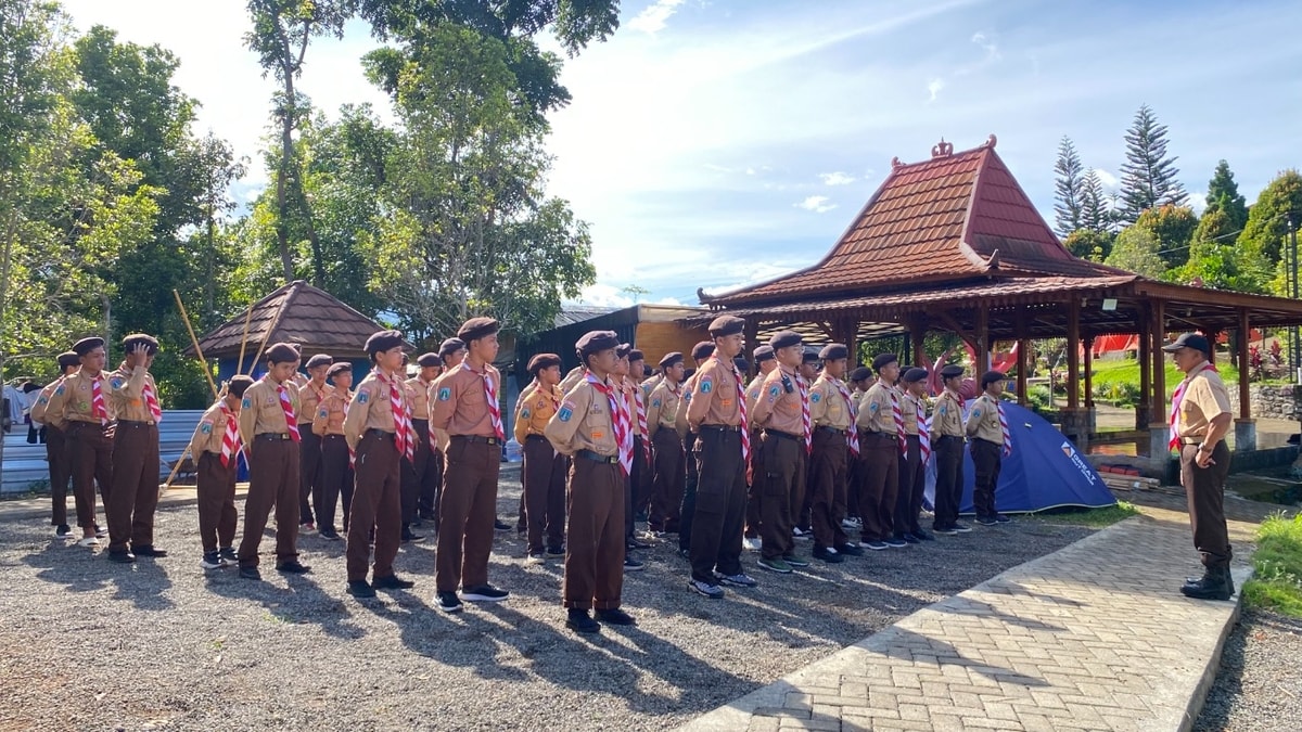 Taklukkan Tantangan, Raihlah Mimpi dan Prestasi: Kemah Liburan Semester Sukses Digelar di Bukit Gandrung