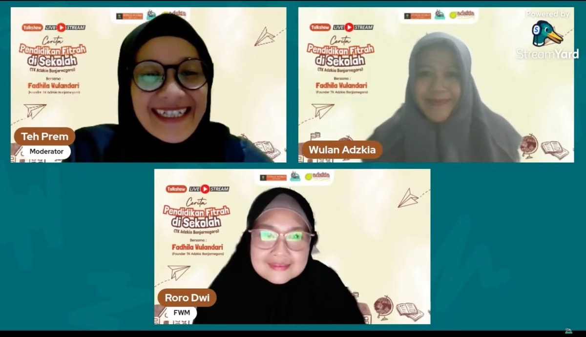 (Foto : Anisa Andini (Moderator), Bunda Roro Dwi (Leader Fitrah World Movement), dan Ibu Fadhila Wulandari (Founder TK Adzkia Banjarnegara)