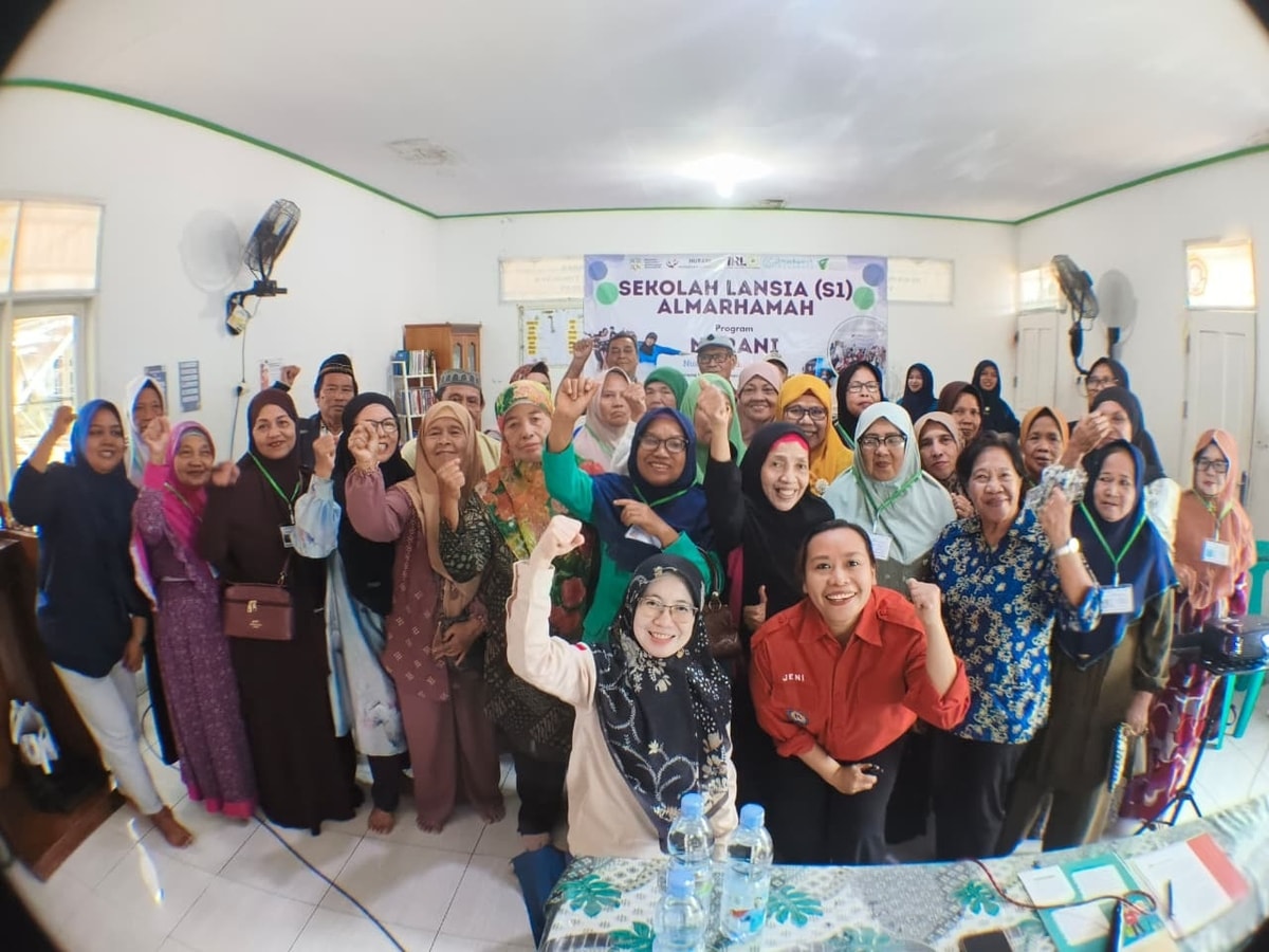 Lansia Belajar Kendalikan Tekanan Darah di Sekolah Lansia Nurani