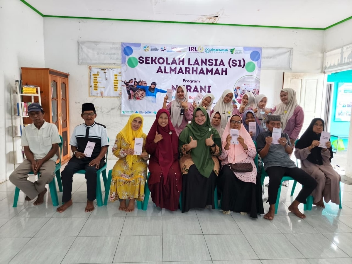 Menarik! Penyuluhan Asam Urat SMK Kesehatan Disambut Antusias Para Lansia
