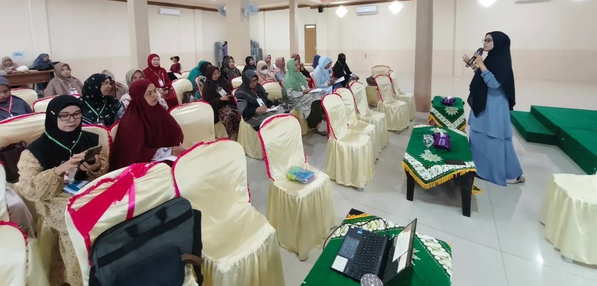Misna Syawal, B.OM, owner Business Center HNI Tarakan sebagai pemateri