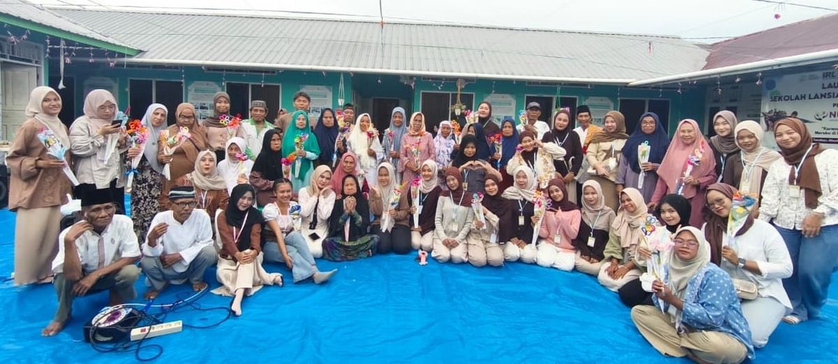Sejuta Makna, Sejuta Kebahagiaan! Lansia Almarhamah Bersinar dengan Karya Bunga Ceria