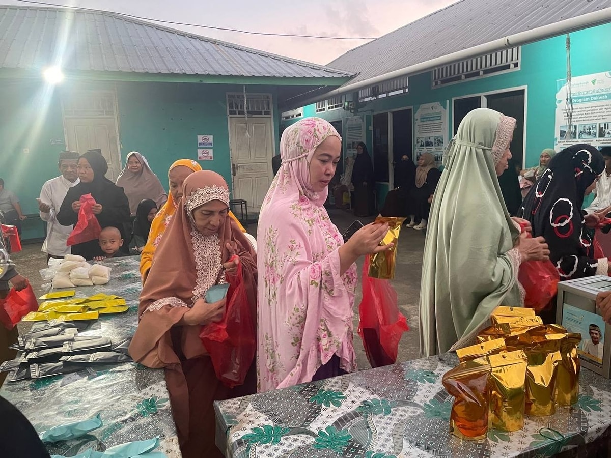 Jamaah mengambil family support satu persatu