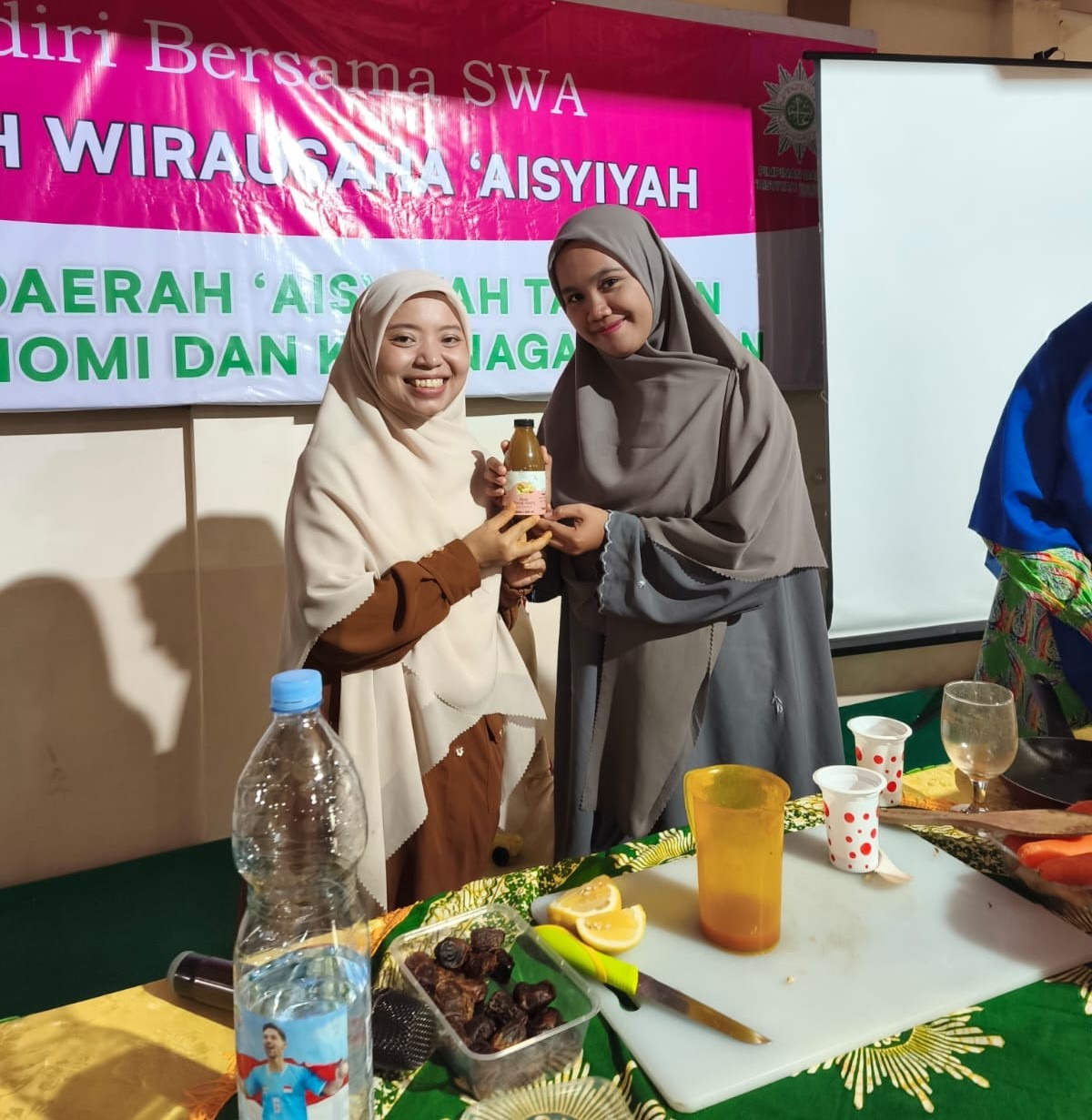Risnawati salah satu perwakilan dari Almarhamah ikut berpartisipasi dalam memperluas ilmu bersama owner dapur Ummah