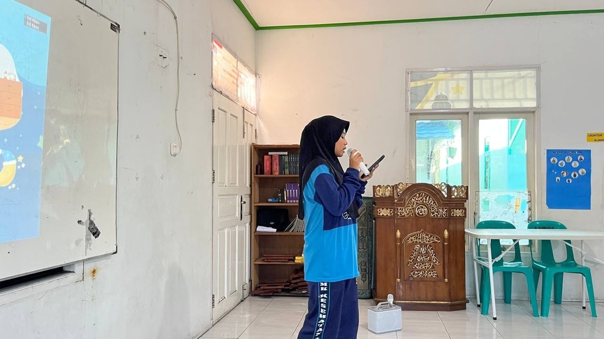Nadila Apriyani Wahidin pemateri pada penyuluhan kali ini
