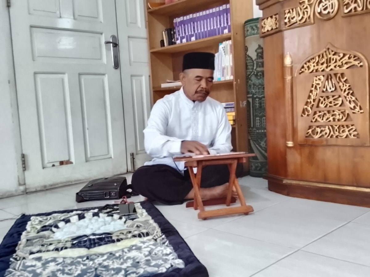 Ustadz Mustaqim mengingatkan bahwa kehidupan dunia hanyalah sementara