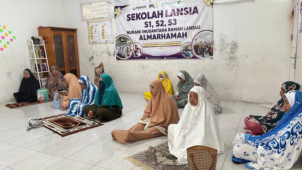 Membacakan dzikir bersama
