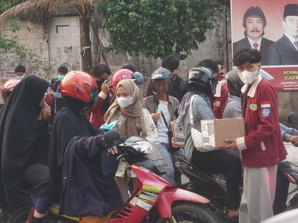 Penggalangan dana peduli NTT di jalan