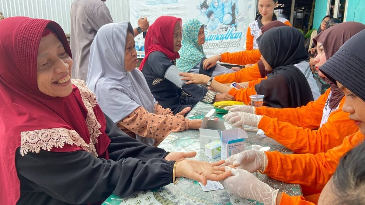 Kontribusi Mahasiswa dalam pemeriksaan kesehatan para lansia