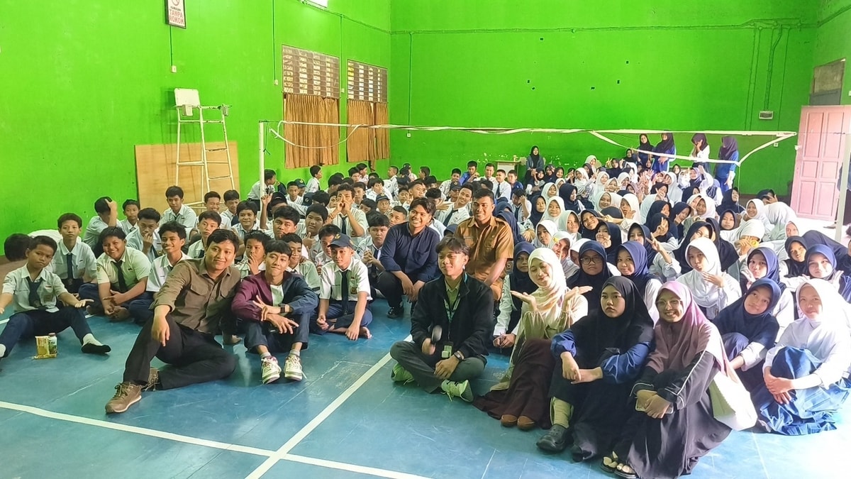Foto bersama seluruh siswa dan siswi