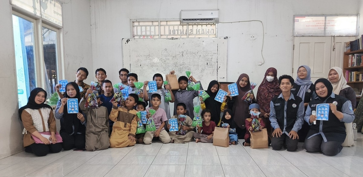 FIKES UBT Edukasi PHBS untuk Santri Almarhamah