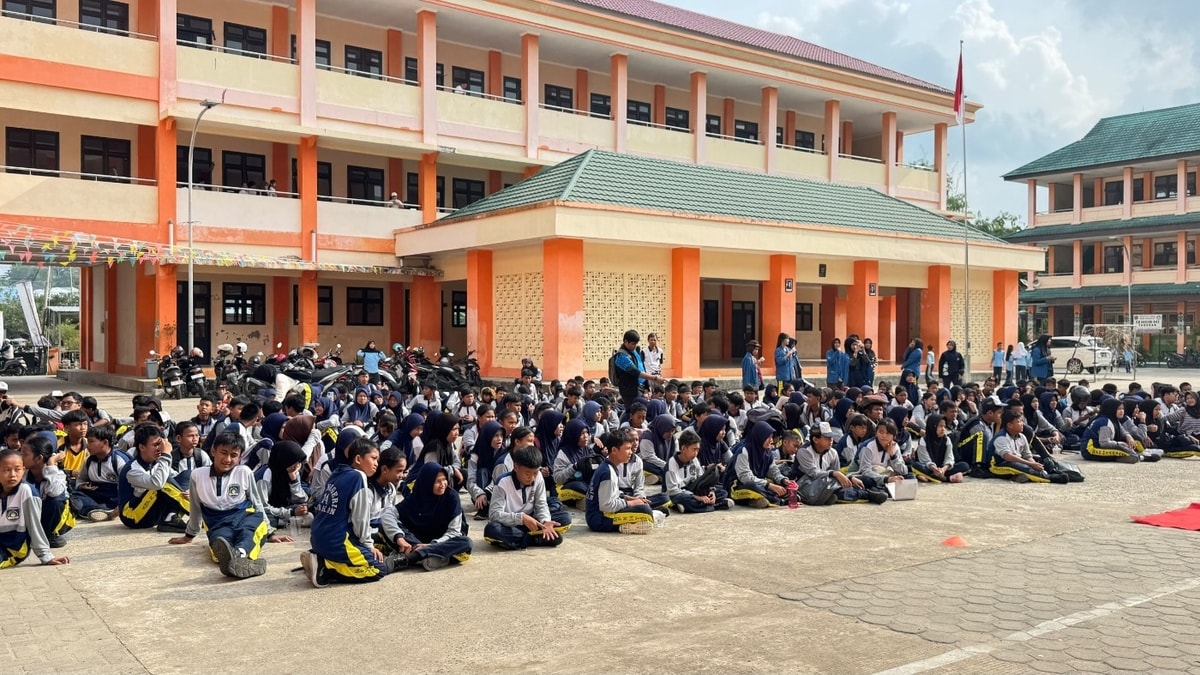 Para siswa dan siswi SPMN 14 Tarakan