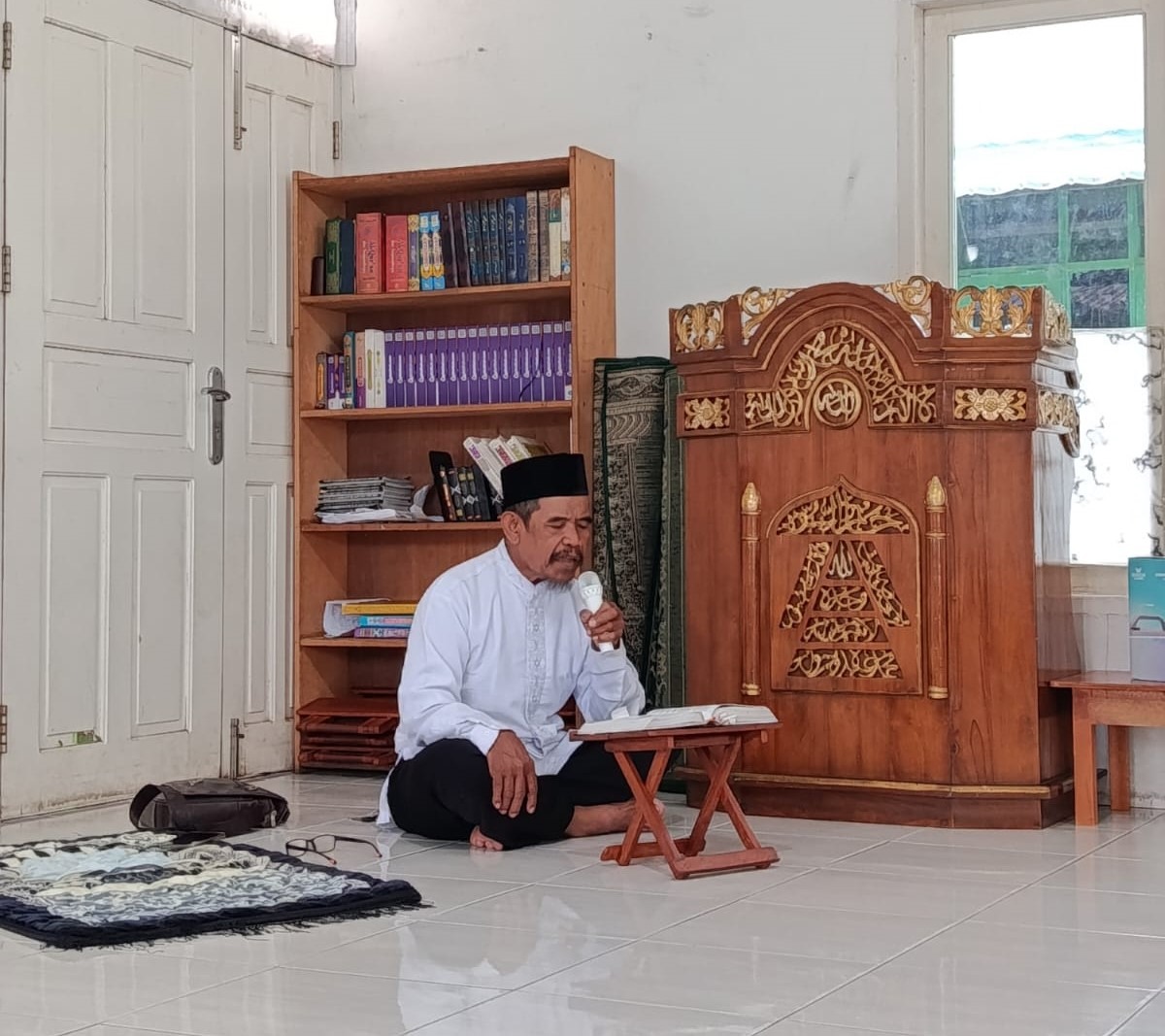 Ustadz Mustaqim menyampaikan kultum singkat