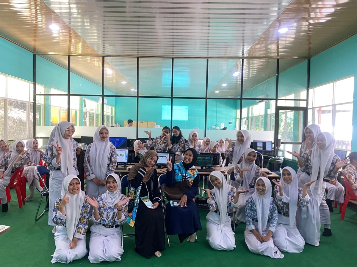 Edukasi Sosial Bergerak! Almarhamah Kenalkan Qurban di SMKN 1 Tarakan