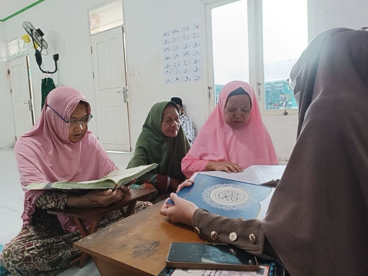 Usia Senja Bermakna! Lansia Tekun Belajar Al-Qur’an Di SQR NURANI