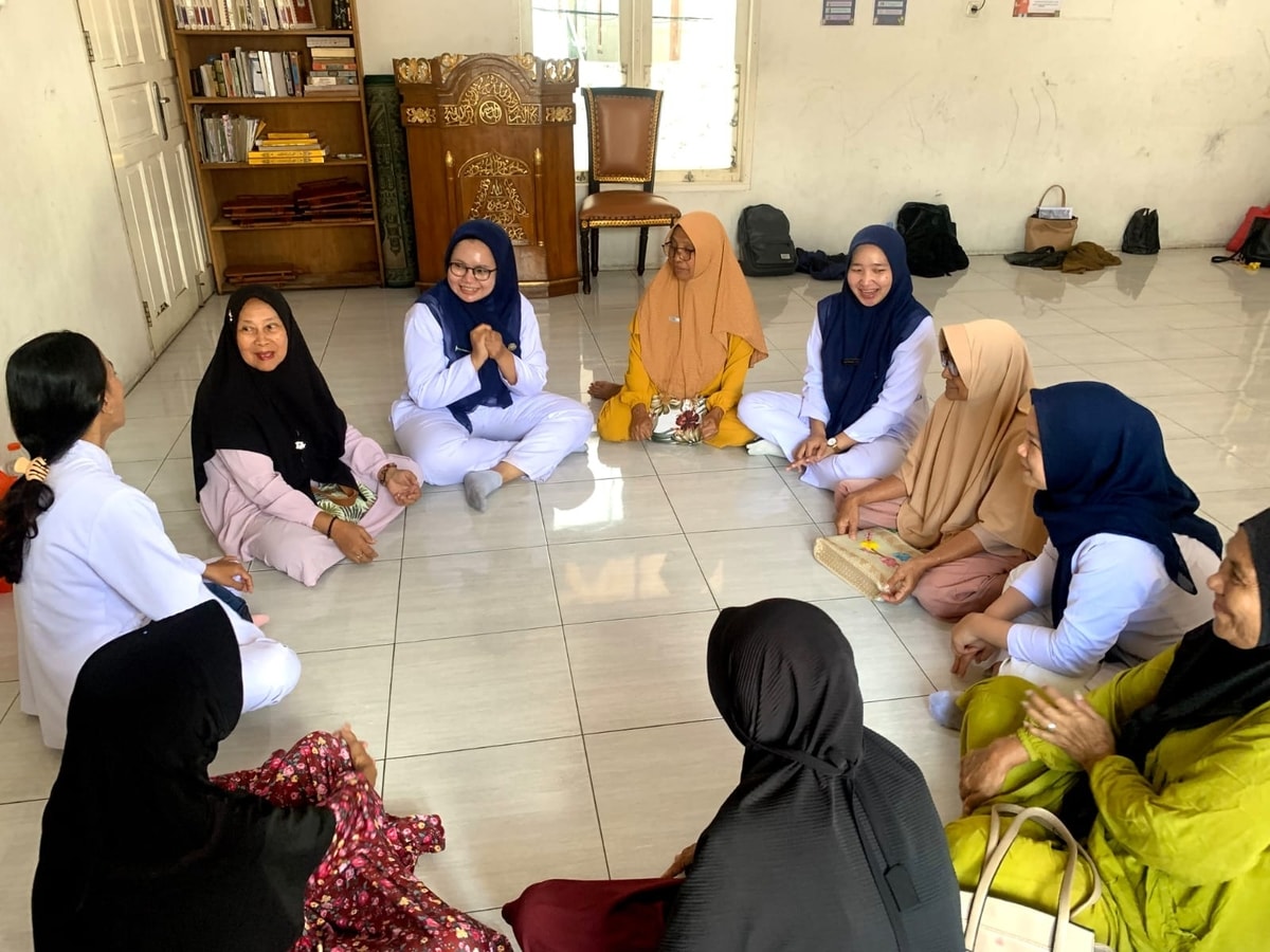 Mahasiswa Memberikan Motivasi dan Support untuk Lansia Almarhamah