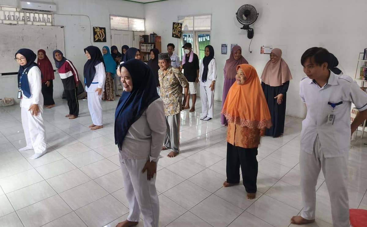 Kolaborasi Mahasiswa Ners Dampingi Lansia Kendalikan Hipertensi