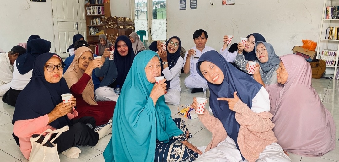 Jus Mentimun Jadi Edukasi Sehat Lanisa Almarhamah Bersama Mahasiswa