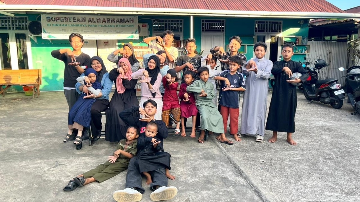 Berani Tampil Hebat! Santri Belajar Bersama Komunitas Langkah Kecil