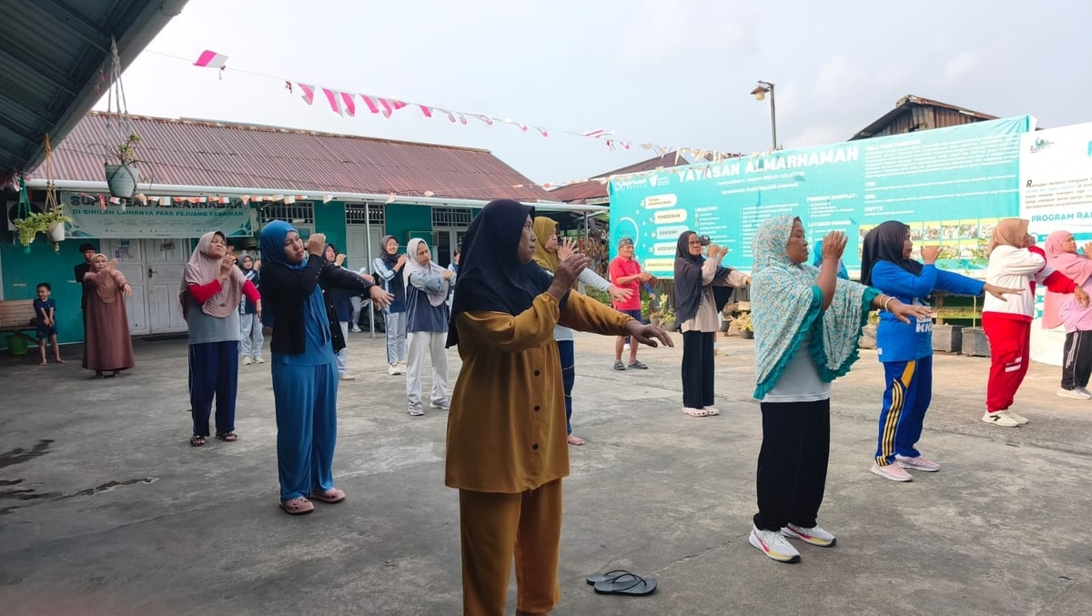 Senam bersama di pimpin kakak kakak mahasiswa dan Siswi PKl SMk Kesehatan Kaltara