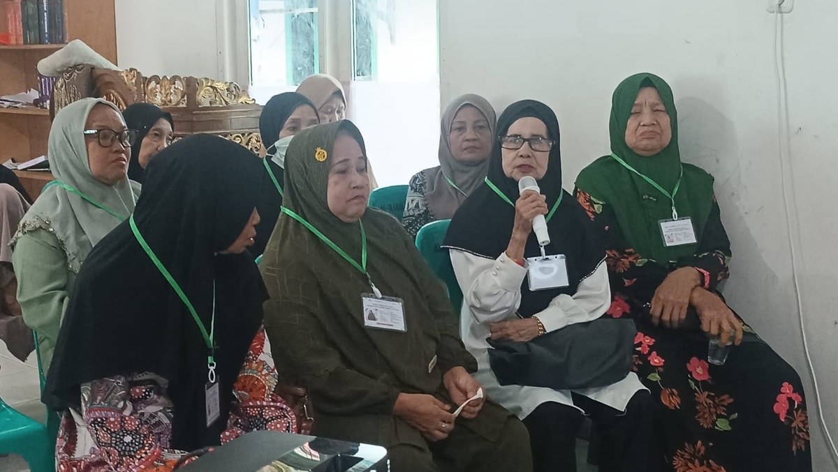 Salah satu peserta sekolah lansai bertanya tentag apa yang di alaminya di rumah