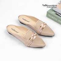 Walcoo Soleil mules wanita elegan dengan ujung lancip dan aksen rantai gold, tersedia warna hitam, maroon, dan krem, sol anti-slip, cocok untuk outfit kerja dan kasual