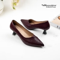 Sepatu heels wanita Walcoo Algonero model closed-toe motif laser-cut warna hitam, cream, dan maroon dengan hak pendek elegan
