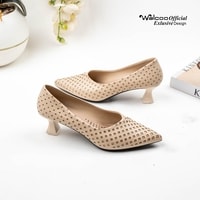 Sepatu heels wanita Walcoo Algonero model closed-toe motif laser-cut warna hitam, cream, dan maroon dengan hak pendek elegan