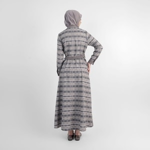 HIKMAT C1345 - Modanah Grid Abaya
