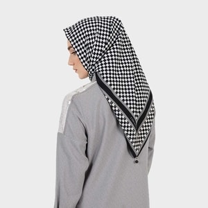 Hikmat Scarf S1040