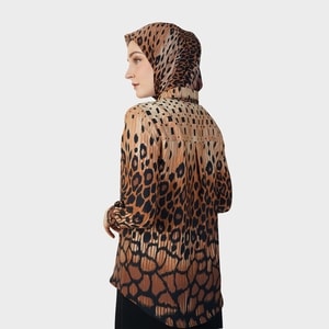 HIKMAT B202570 - Leopard Lines Blouse