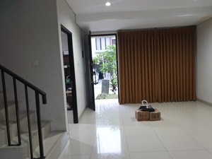 Dijual Cepat Rumah di Lippo Cikarang Kab Bekasi Cluster Cosmo Estate fasilitas Kolam Rengan Dalam Cluster