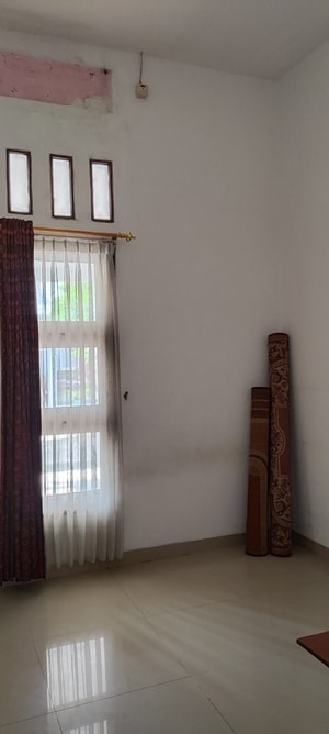 Disewakan atau dikontrakan Rumah Deltamas Cluster Rosevile Semi furnish Bisa untuk Mess bisa sewa 6 bulan