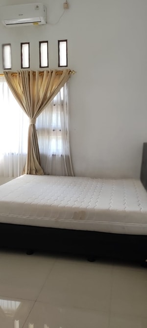 Disewakan atau dikontrakan Rumah Deltamas Cluster Rosevile Semi furnish Bisa untuk Mess bisa sewa 6 bulan
