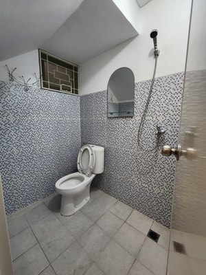 Disewakan atau dikontrakan Rumah Deltamas Cluster Naraya Semi furnish Bisa untuk Mess bisa sewa 6 bulan