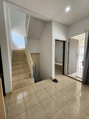 Disewakan atau dikontrakan Rumah Deltamas Cluster Naraya Semi furnish Bisa untuk Mess bisa sewa 6 bulan