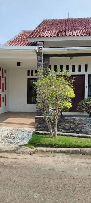Disewakan atau dikontrakan Rumah Deltamas Cluster Rosevile Semi furnish Bisa untuk Mess bisa sewa 6 bulan