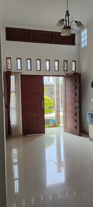 Disewakan atau dikontrakan Rumah Deltamas Cluster Rosevile Semi furnish Bisa untuk Mess bisa sewa 6 bulan