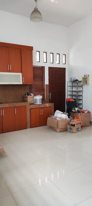 Disewakan atau dikontrakan Rumah Deltamas Cluster Rosevile Semi furnish Bisa untuk Mess bisa sewa 6 bulan