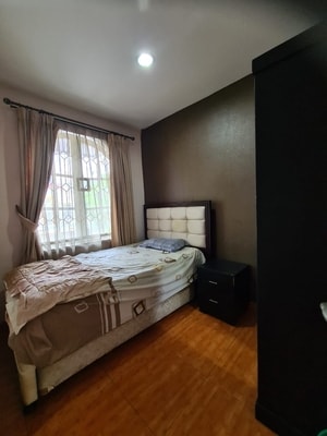 Sewa Rumah Meadow Green Lippo Cikarang 5 kamar Tidur Rapi Siap Huni Murah