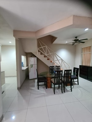 Sewa Rumah Meadow Green Lippo Cikarang 5 kamar Tidur Rapi Siap Huni Murah