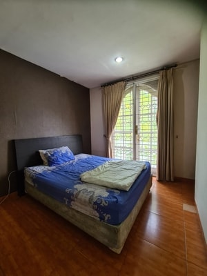 Sewa Rumah Meadow Green Lippo Cikarang 5 kamar Tidur Rapi Siap Huni Murah