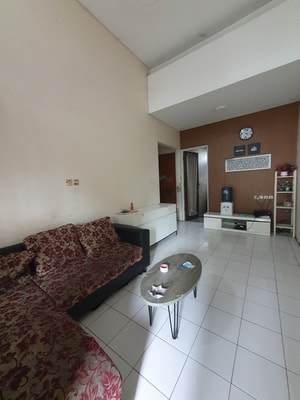 Foto Ruang Tamu Rumah Sewa Minimalis Semi-Furnished di Cluster Maple Leaf, Lippo Cikarang – Siap Huni & Strategis!