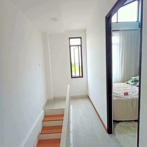 Kamar tidur kedua rumah tipe 3648 cluster rotterdam cikarang bekasi