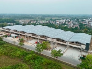 Tampak depan deretan gudang disewakan Delta Silicon 8