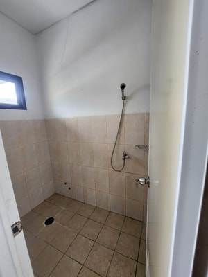 Disewakan Rumah Deltamas Cluster Naraya 3KT Semi Furnish bisa untuk mess